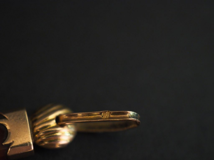 Pendentif Napoléon III en or jaune et pierre dure en forme de croix. 6