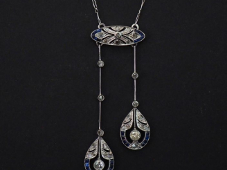 Vente aux enchères Collier négligé en platine et or blanc, serti de diamants taillés en r