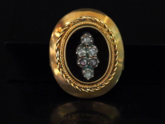 Vente aux enchères Broche Napoléon III de forme ovale en or jaune et onyx noir, sertie en