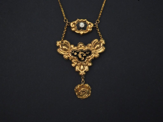 Vente aux enchères Collier Napoléon III en or jaune, et émail noir, à décor d'un motif ce