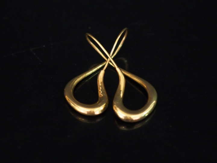 Paire de pendants d'oreilles de forme stylisée en or jaune 585.  H. 3,