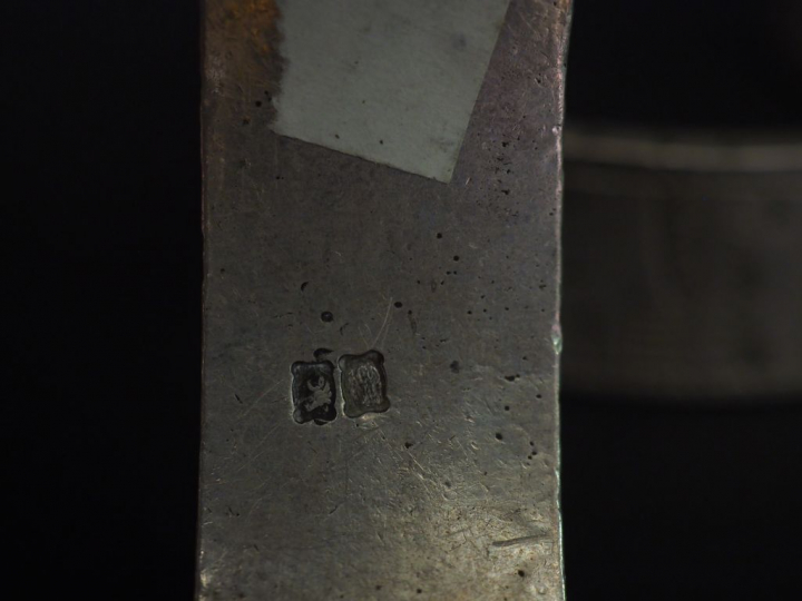 Paire de chevillères Afrique du Nord en argent, à décor de motifs géom