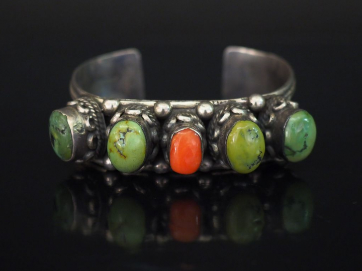 Bracelet Afrique du Nord en argent 925, serti de corail (?) et pierres