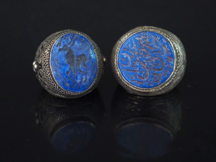 Deux différentes bagues Afrique du Nord en argent et lapis-lazuli (?),