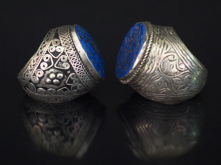 Deux différentes bagues Afrique du Nord en argent et lapis-lazuli (?),