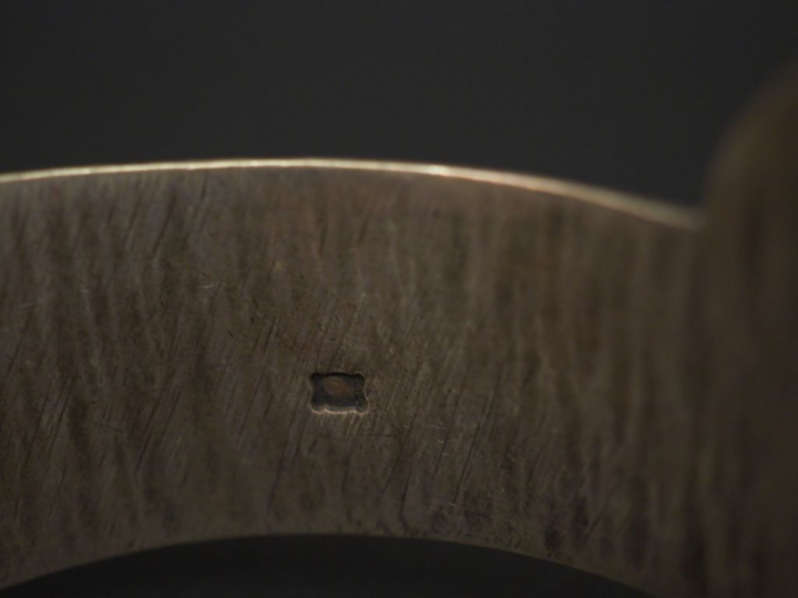 Paire de chevillères Afrique du Nord en argent, à décor de fleurs et r