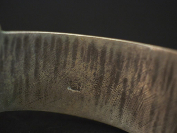 Paire de chevillères Afrique du Nord en argent, à décor de fleurs et r