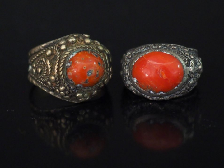 Bague Afrique du Nord en argent et pierre dure en cabochon.  TDD. 53 P