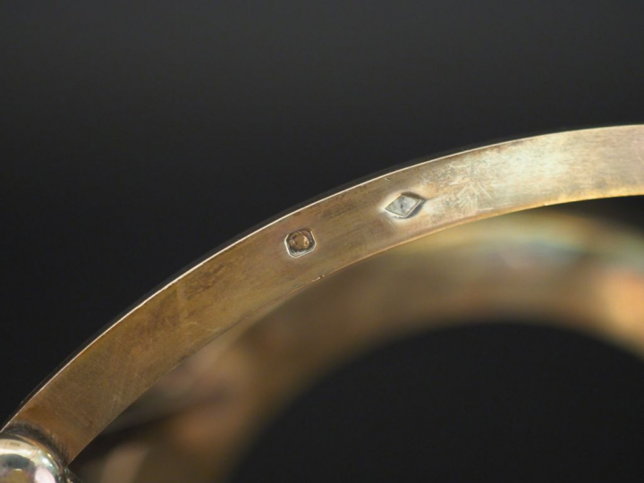 	Samovar et son réchaud en argent, poinçon Minerve.  Monogrammé.  Anse