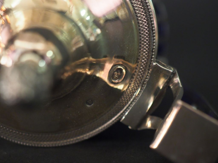 Moutardier fin XVIIIème - début XIXème en argent, poinçon au Coq, à dé