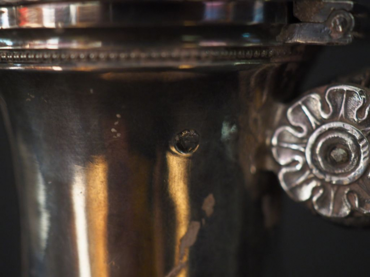 Verseuse Restauration en argent, poinçon Vieillard, à décor de frises 