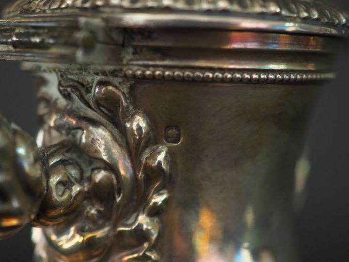 	Petite verseuse Napoléon III de style Louis XV en argent, poinçon Min