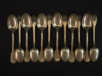 Vente aux enchères Suite de douze cuillères à café en argent, poinçon Minerve, à décor de