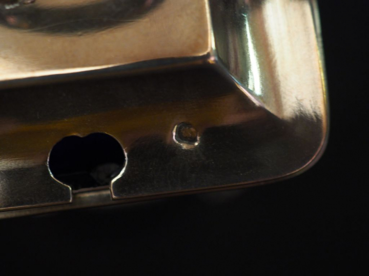 	Moutardier en argent ajouré, poinçon Minerve, à décor de godrons.  Re