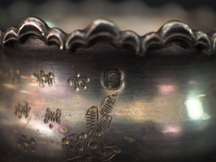 Ensemble comprenant :  - un rond de serviette en argent, poinçon Miner