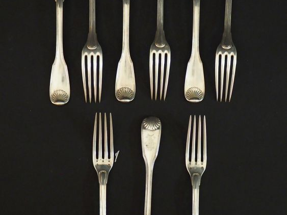 Suite de trois couverts et trois fourchettes à entremets en argent, po