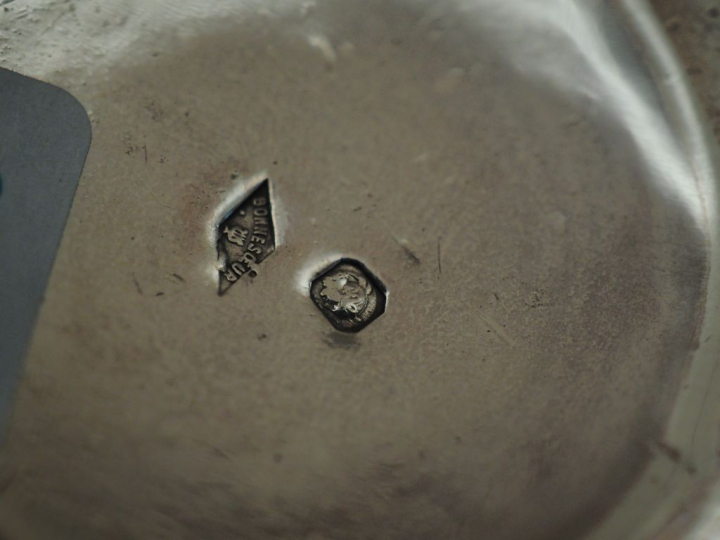 Ensemble comprenant :  - une timbale en argent, poinçon Minerve, à déc