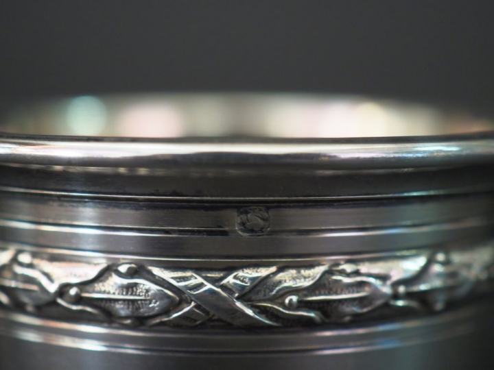 Ensemble comprenant :  - une timbale en argent, poinçon Minerve, à déc