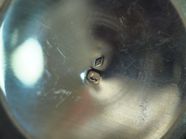 Deux différents tastes vin en argent, poinçon Minerve.  L'un en argent