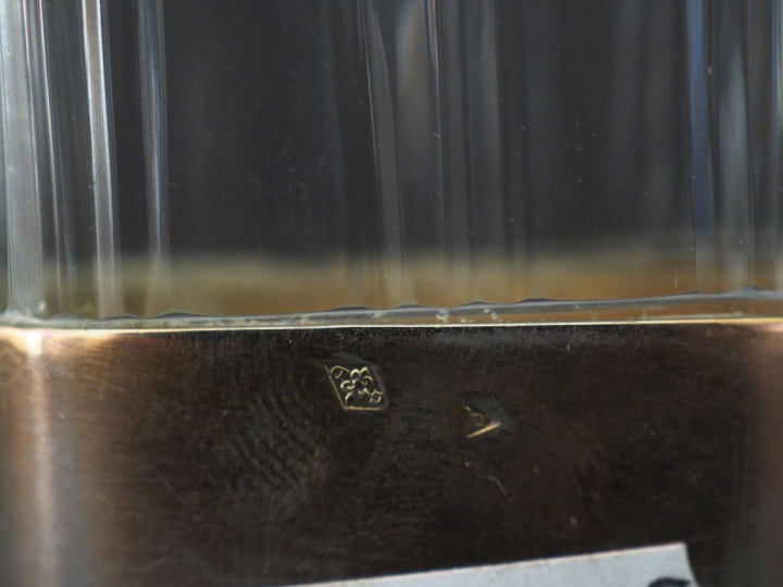 Ensemble comprenant :  - un petit vase soliflore en argent, poinçon Mi