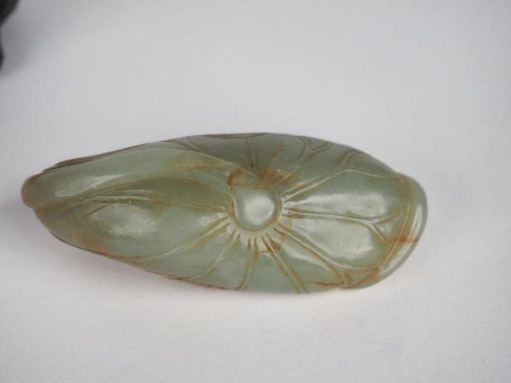 Chine, XVIIIe siècle  Sujet en jade céladon légèrement infusé de rouil