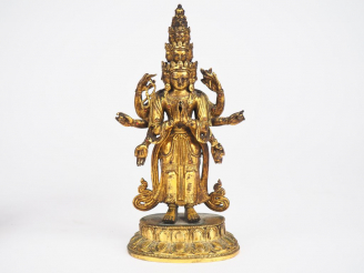Vente aux enchères Chine,, XVII-XVIIIe siècle,  Sujet en bronze doré représentant Avaloki