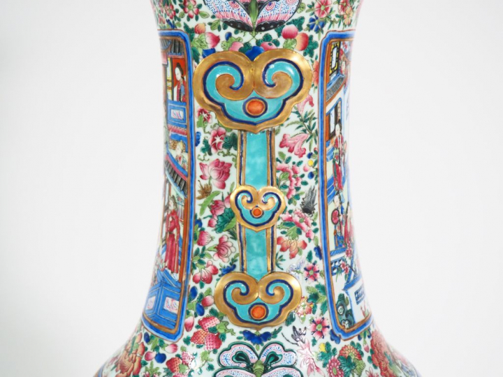 Canton, XIXe siècle, Exceptionnel vase de Palais de forme balustre en 