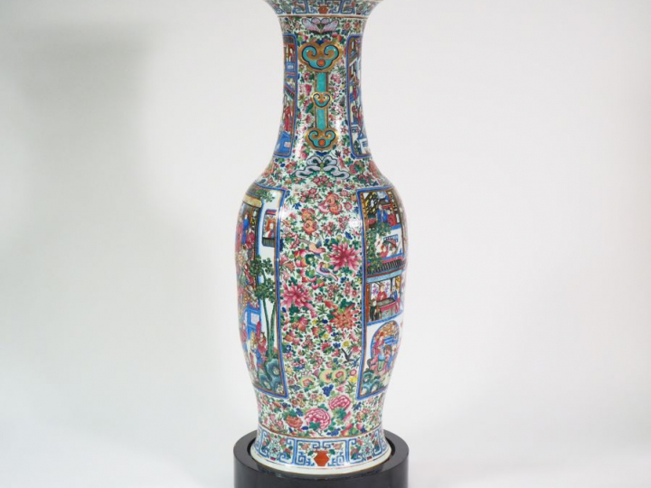 Canton, XIXe siècle, Exceptionnel vase de Palais de forme balustre en 