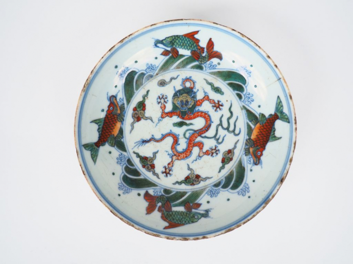 Chine, période Kangxi, Petite coupe en porcelaine et émaux doucai à dé