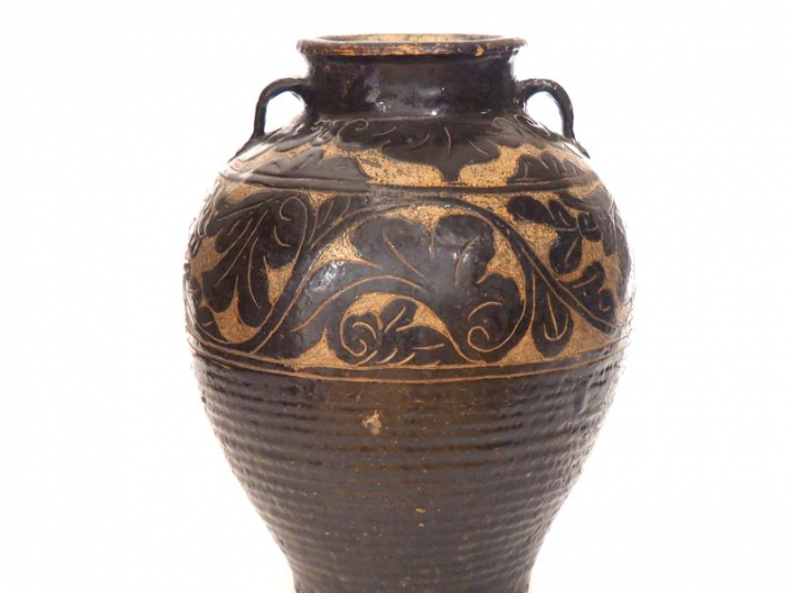 Chine, époque Yuan Importante jarre de type "cizhou" en céramique à dé