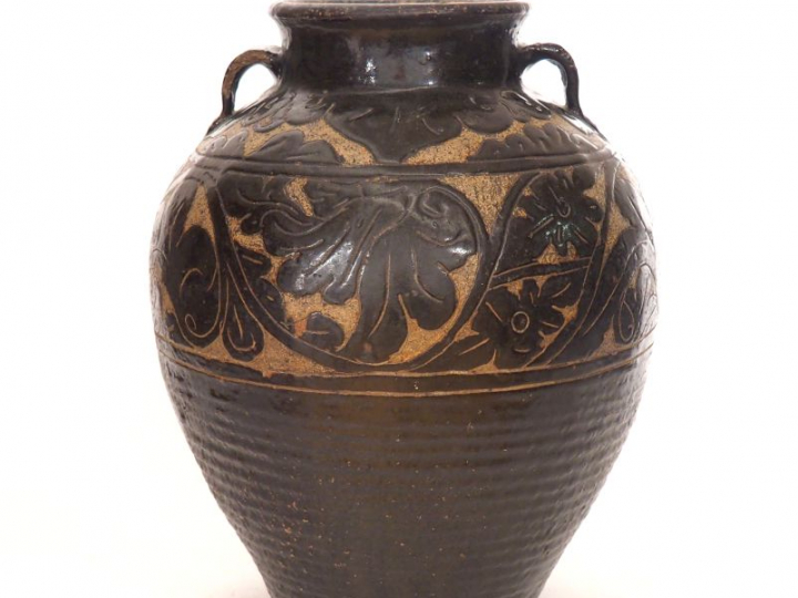 Chine, époque Yuan Importante jarre de type "cizhou" en céramique à dé