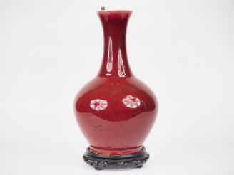 Vente aux enchères Chine, période Guangxu,(1875-1908) Vase bouteille à long col en porcel