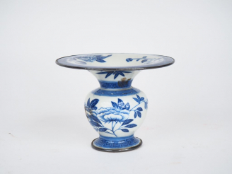 Vente aux enchères Chine pour le Vietnam, fin de la dynastie des Qing  Important crachoir