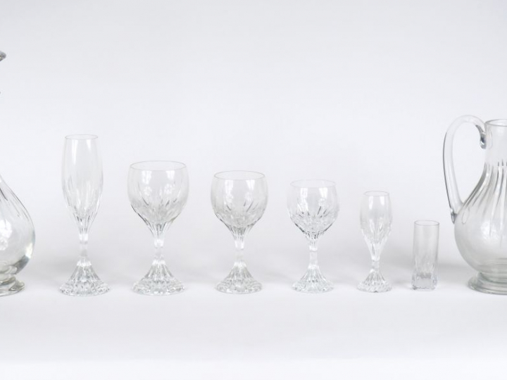 BACCARAT. Service de verres en cristal  Signé. Comprenant : - 10 flûte