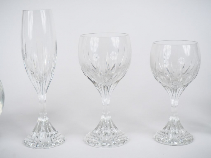 BACCARAT. Service de verres en cristal  Signé. Comprenant : - 10 flûte