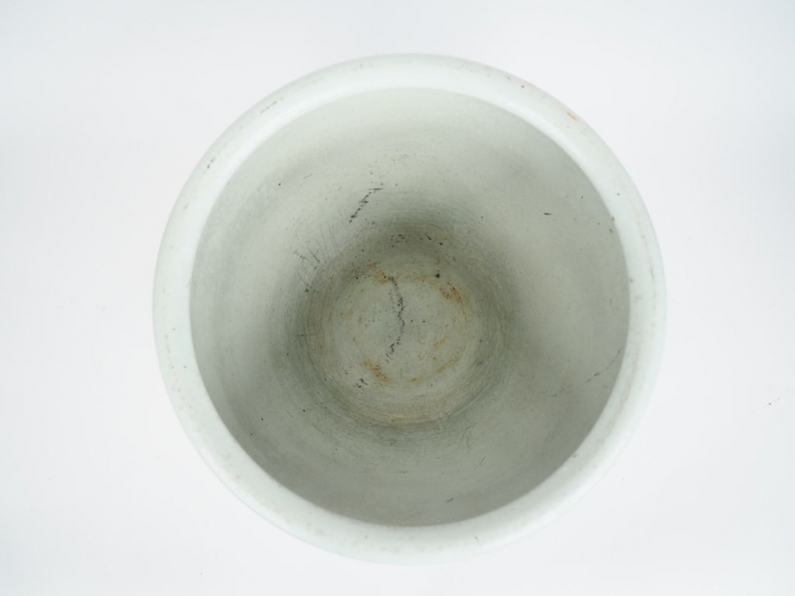 Chine, XVIIe siècle, Vasque à poissons en porcelaine à décor en bleu s