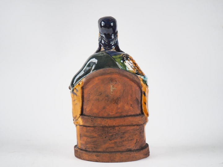 Chine du Sud, dans le goût de l’école de Bien Hoa Dignitaire en terre 