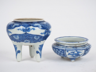 Vente aux enchères Chine pour le Vietnam XXe siècle,  Deux petits brûle parfum tripode en