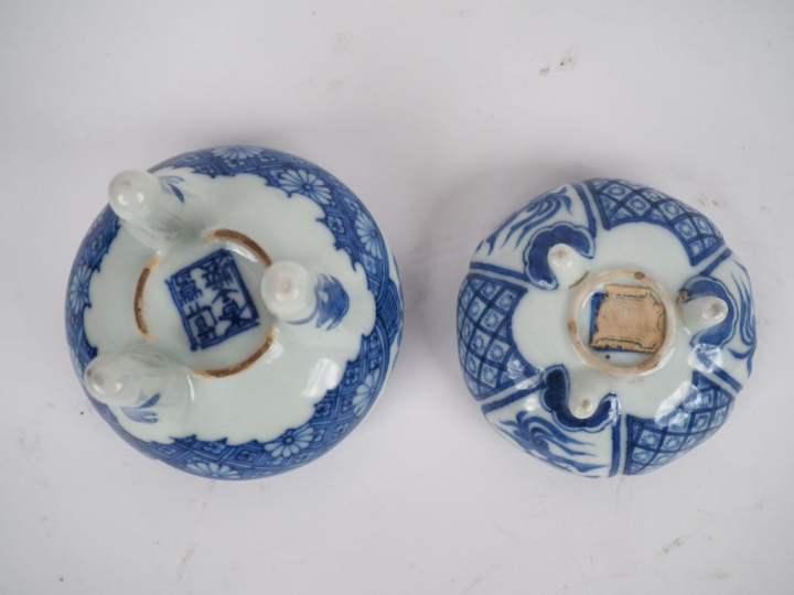 Chine pour le Vietnam XXe siècle,  Deux petits brûle parfum tripode en
