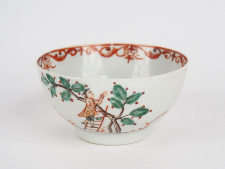 Travail européen dans le goût de l’Asie, Bol en porcelaine et émaux po