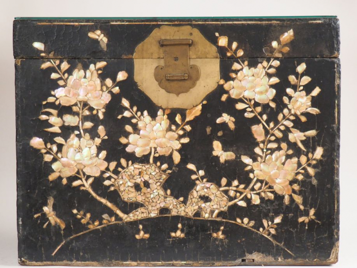 Chine, période Wanli (XVI-XVIIe siècle) Important coffre en bois laqué