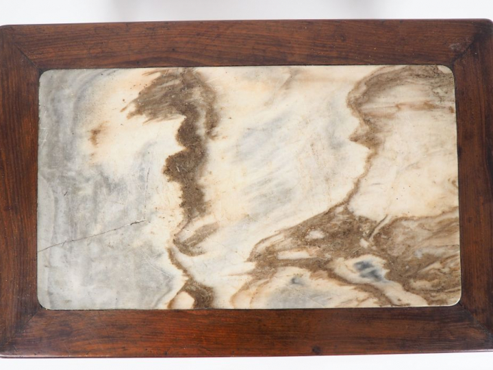 Chine, période jiaqing (XVIIIe-XIXe siècle) Petite table Kang en bois 