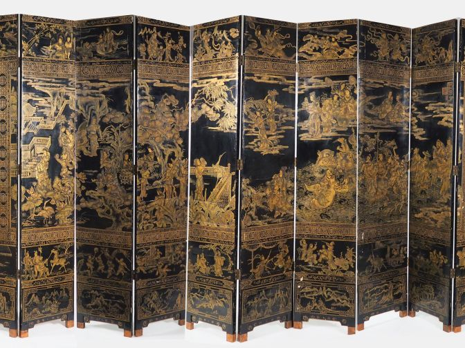 Chine, vers 1880,  Paravent à douze feuilles à décor double face, l’un