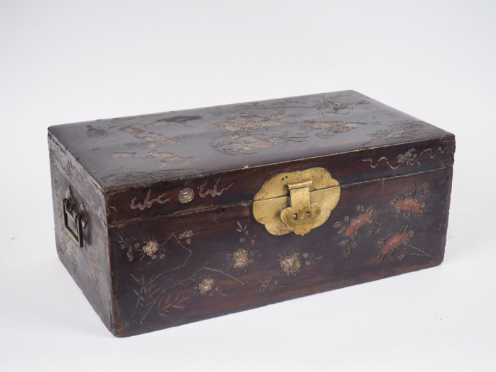 Chine, XVIIe siècle, Coffret en laque de Coromandel à décor de joutes 