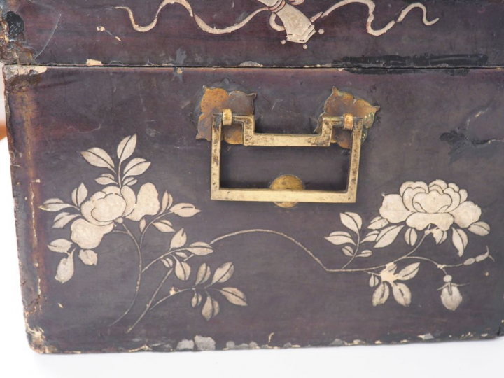 Chine, XVIIe siècle, Coffret en laque de Coromandel à décor de joutes 