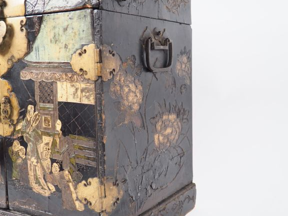 Chine, XVIIIe siècle Guanpixian en laque de Coromandel ouvrant à deux 