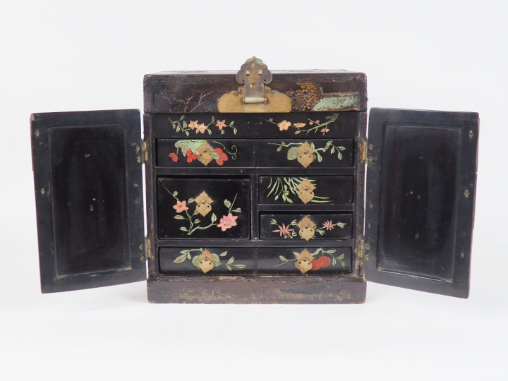 Chine, XVIIIe siècle Guanpixian en laque de Coromandel ouvrant à deux 