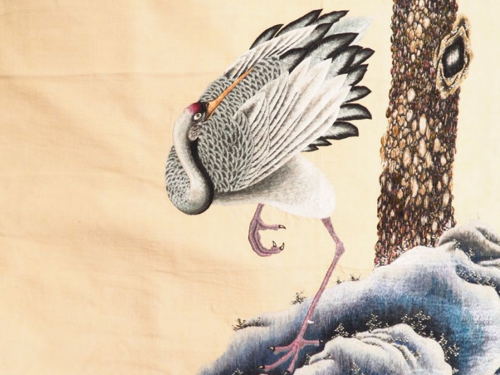 Japon, XXe siècle,  Deux tentures sur soie figurant une grue et un rap