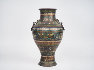 Vente aux enchères Japon, vers 1900, Important vase balustre en bronze et émaux champlevé
