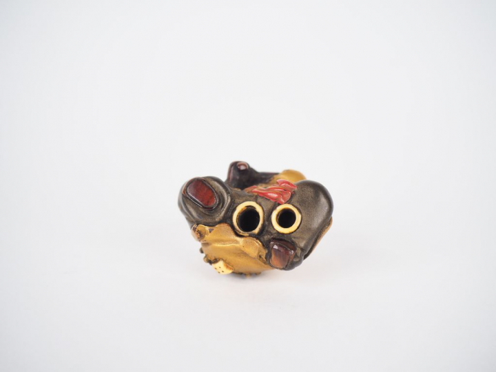 Japon, période Meiji (1868-1912)  Ensemble comprenant un netsuke en bo